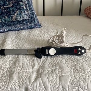 Gently used 1” beachwaver curling iron.